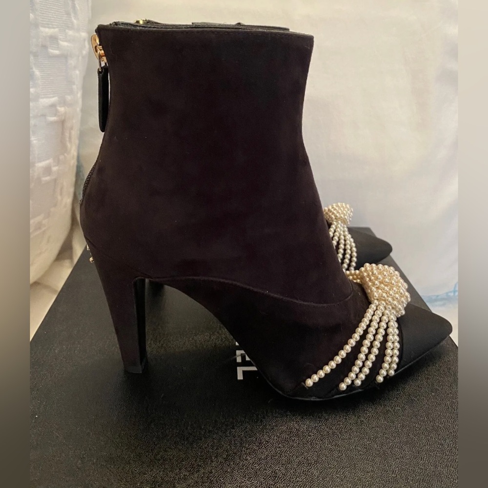 CHANEL Suede Pearl Embellished CC Logo Heels Ankle Booties Boots Black - Picture 4 of 7